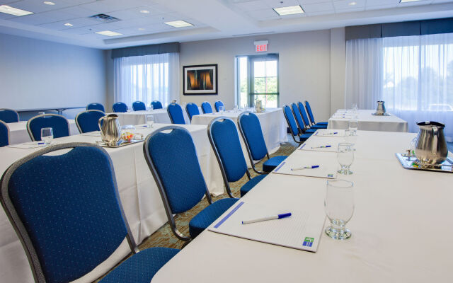 Holiday Inn Express & Suites Ottawa East - Orleans by IHG