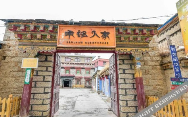 Zhuoma Renjia Youth Hostel