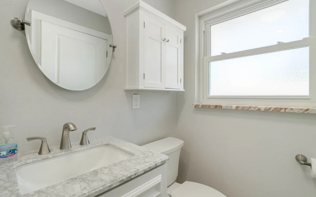 Sarasota Waterfront Pool Home With Dock