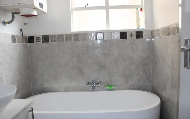 2 Bed Condo in the Avenues - 2143