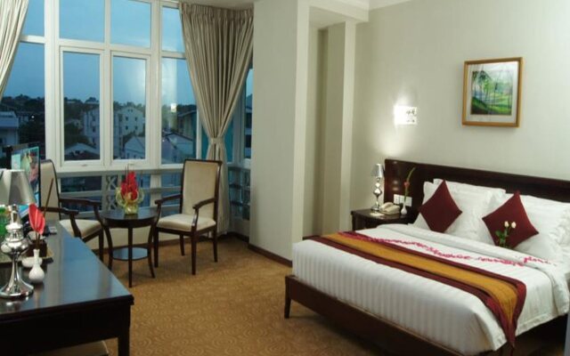Green Leaf Hotel