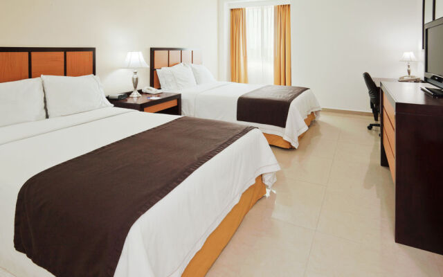 Holiday Inn Express Paraiso Dos Bocas