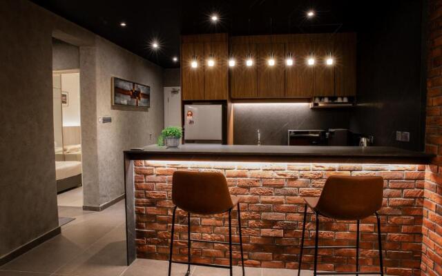 Lovely 1-bedroom condo with pool