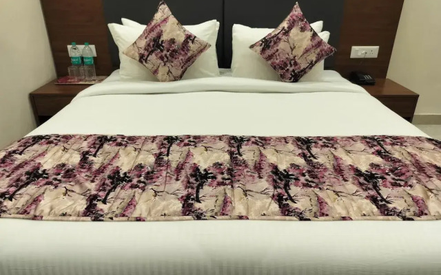 Hotel Luxe Opera NH8 - 7km from IGI Delhi Airport