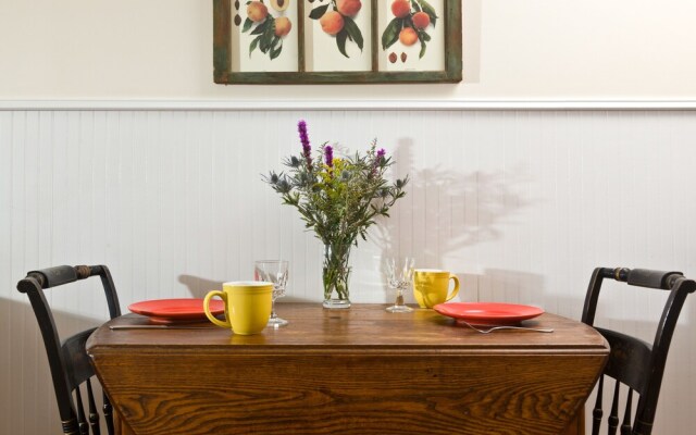 The Woodstock Inn on the Millstream