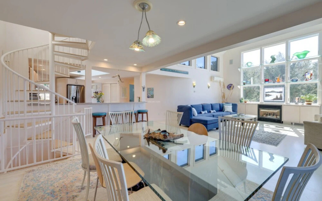 Wellfleet Home w/ Deck, Bay Views & Kayaks