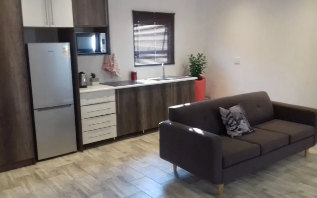 Mayberrypark Guest Lodge