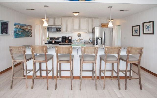 Blue Moon - 7 Br Home