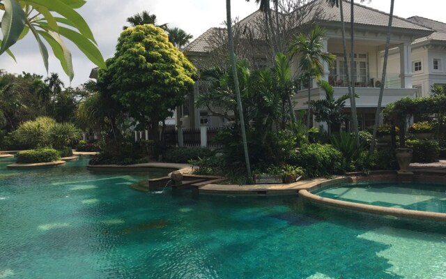 Baan Dhewaran Beachfront Villa