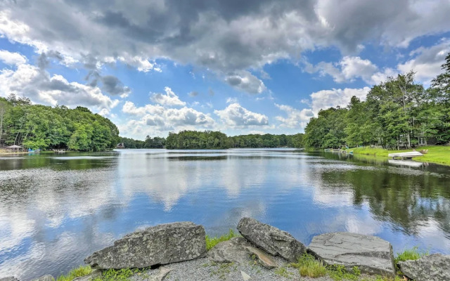 Walk to Lake Wallenpaupack: Poconos Vacation Home