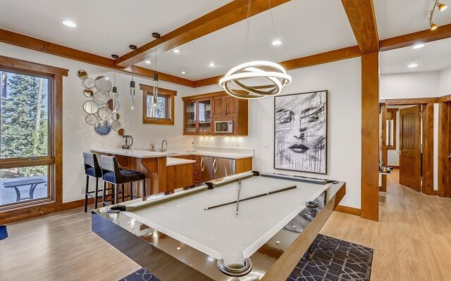 Highlands Hideaway 5 Bedroom Home by RedAwning