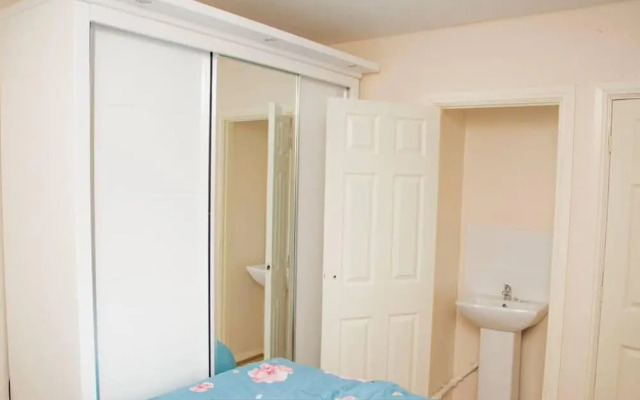 2bed House- Dudley-garden-wifi-tv