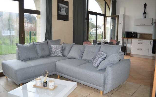 Appartement Lumineux avec Jardin Piscine