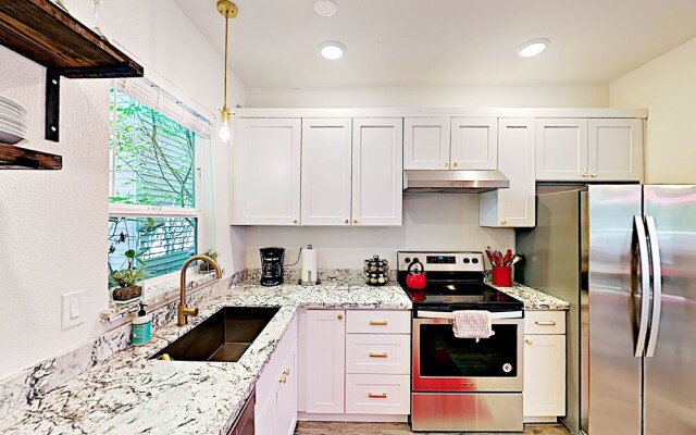 1124 14th Ave Townhome by RedAwning