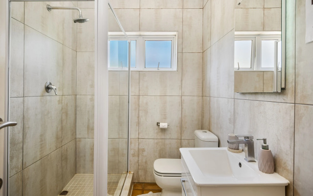 Caza Beach Guesthouse