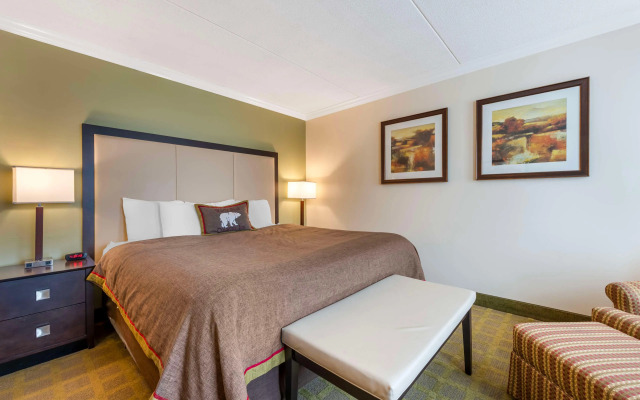 Best Western Plus White Bear Country Inn