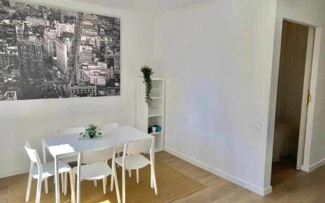 2 Bdr Eixample Apartment