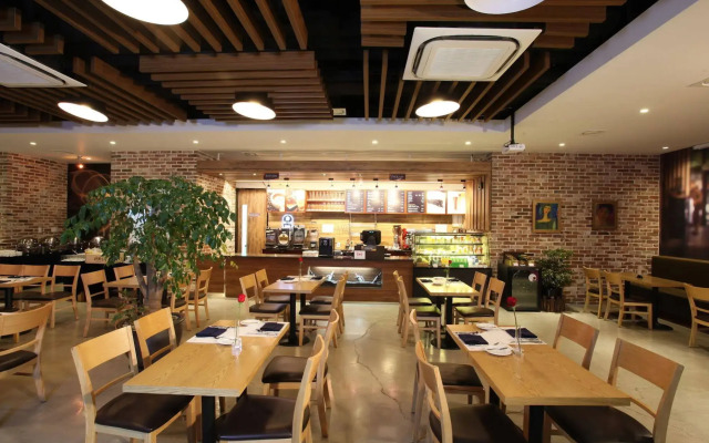 Travelodge Myeongdong City Hall