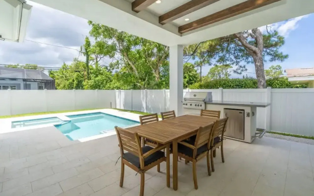 Stunning Vanderbilt Beach House With Heated Pool