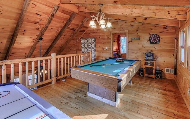 The Lazy Nutt Retreat - 2 Br Cabin