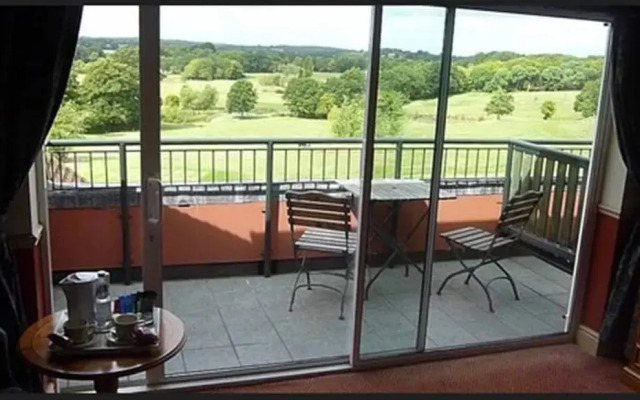 London Beach Country Hotel