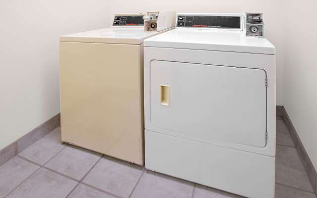 Days Inn by Wyndham Madison NE/Windsor