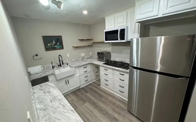 Pet-friendly 2BR Free Parking & Wi-fi