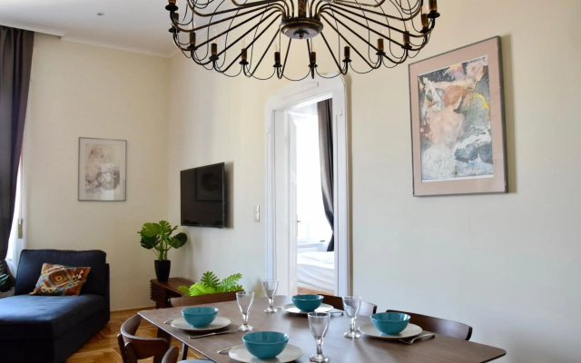 Luxury Apartment by Hi5 - Király street Suite