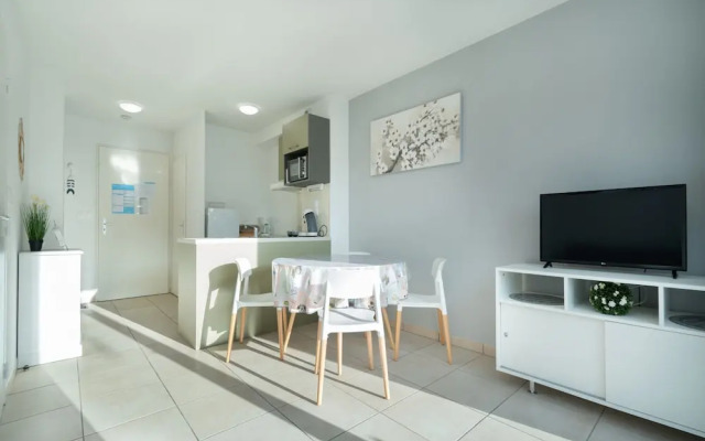 Bright Escape Near the Beach