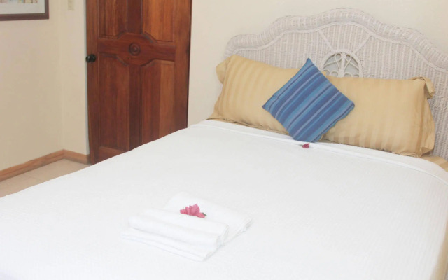 La Casa de Joy Airport Apartments