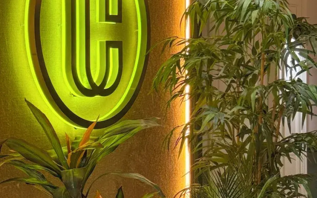 Ópera Stays by Charming