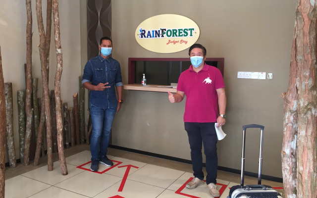 Rainforest Budget Stay