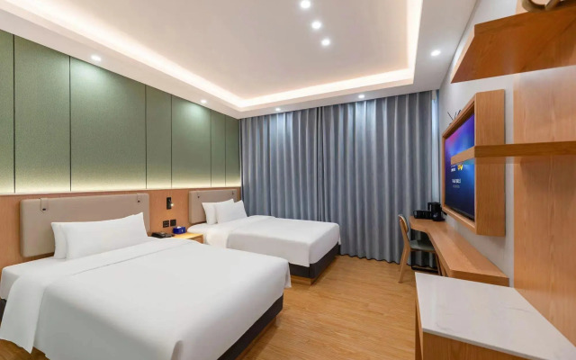Super 8 Collection Hotel (Beijing Capital Airport New International Exhibition Center)
