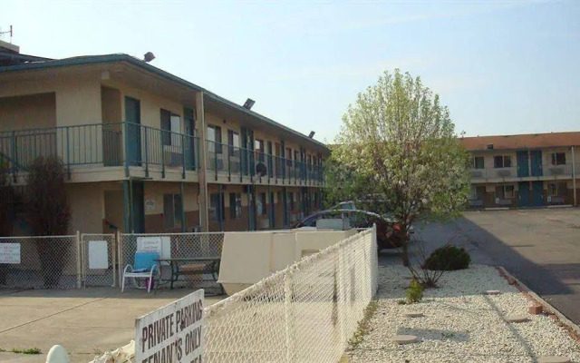Travel Inn Dekalb