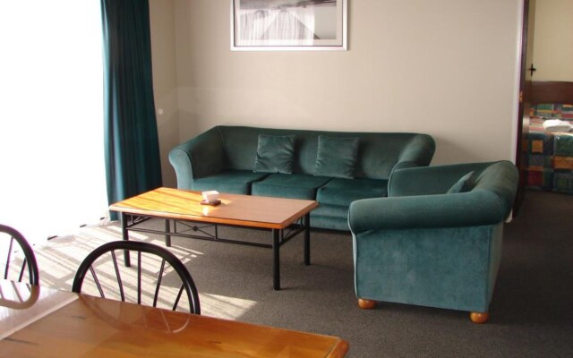 193 Aorangi Manor Motel