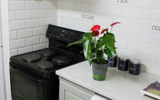 Madison House & Cottages