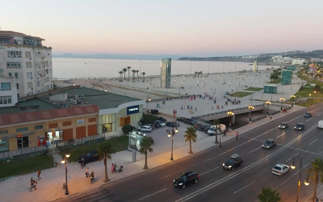 Magnificent Seaview apartment WiFi, AC & Heater, Malabata