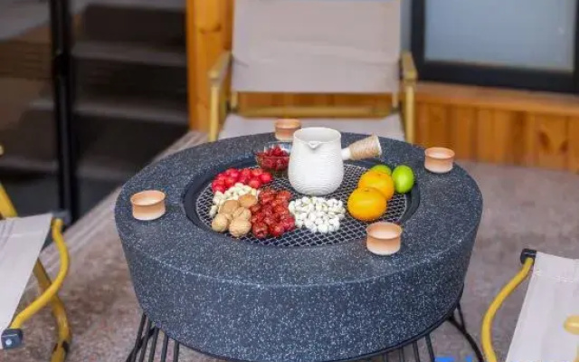Anji Luohuaju Homestay