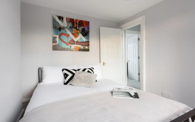 Platinum House in Camden 9956