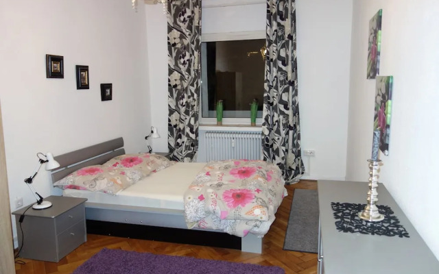 Tolstov-Hotels Large 3,5 Room Apartment