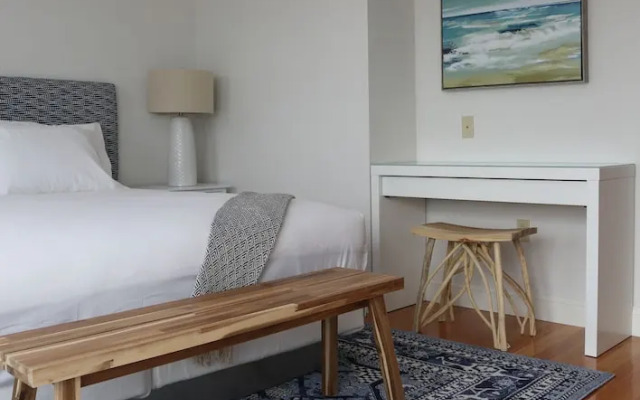 The Sea Breeze Inn
