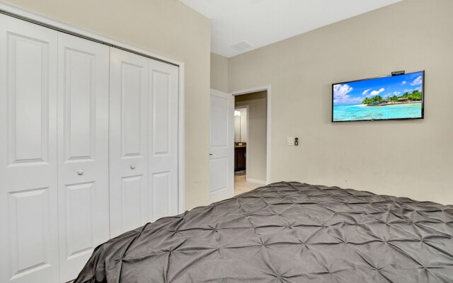 Pool Townhome 5mi to Disney Free Waterpark!