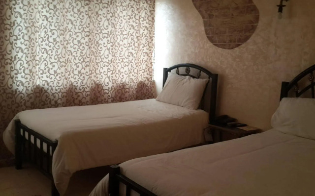 Caravan Hotel