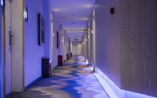 Hanting Hotel Shenzhen Longgang Nanlian Metro Station