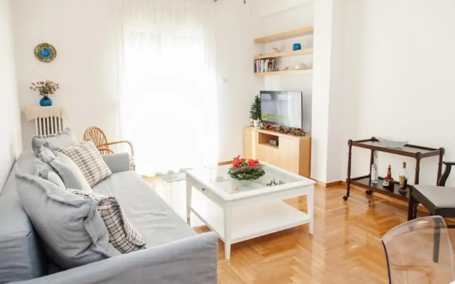 Cozy apt with Lycabettus View