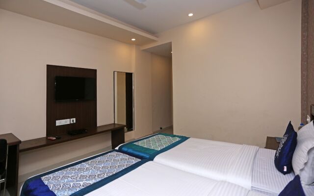 Capital O 9010 Hotel Railview