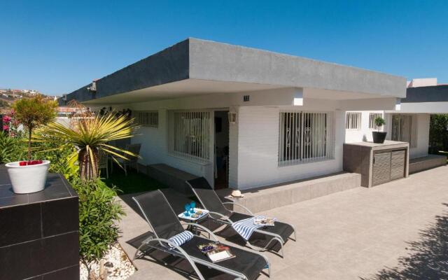 Beach House with private pool in San Agustín ET2