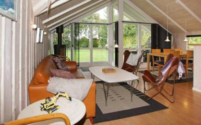 Three-Bedroom Holiday home in Tarm 5