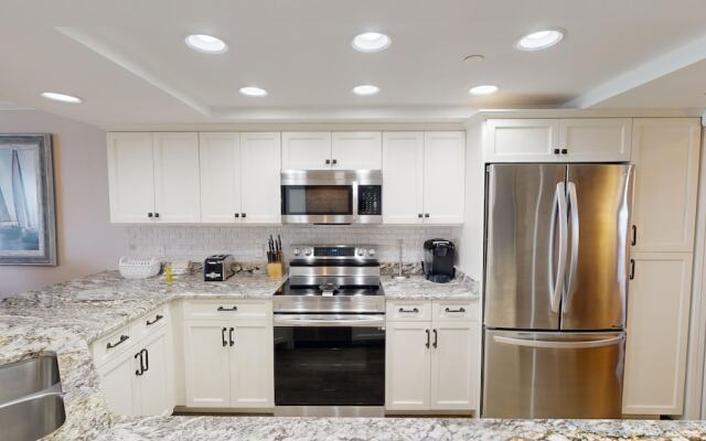 Inlet Reef 605 2 Bedroom Condo by RedAwning