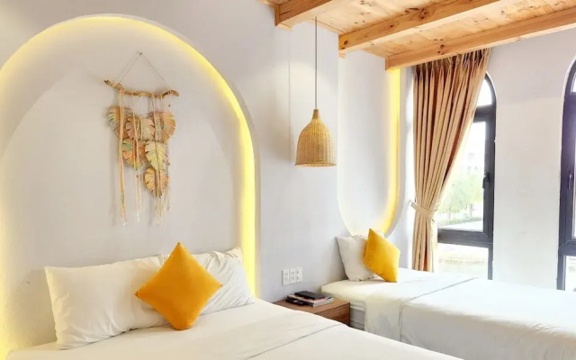 Riverside Mini Hotel Grand World